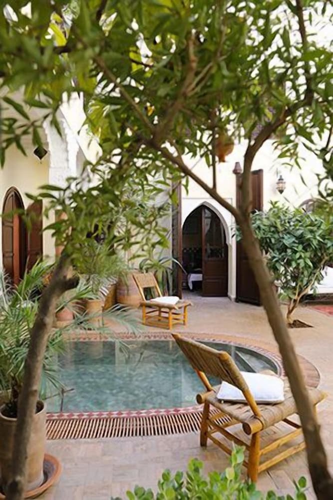 Фото Riad Assaada