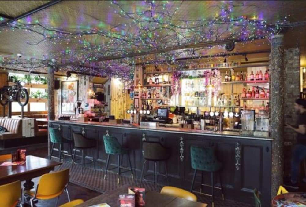 Фото Cherry Bar Rooms