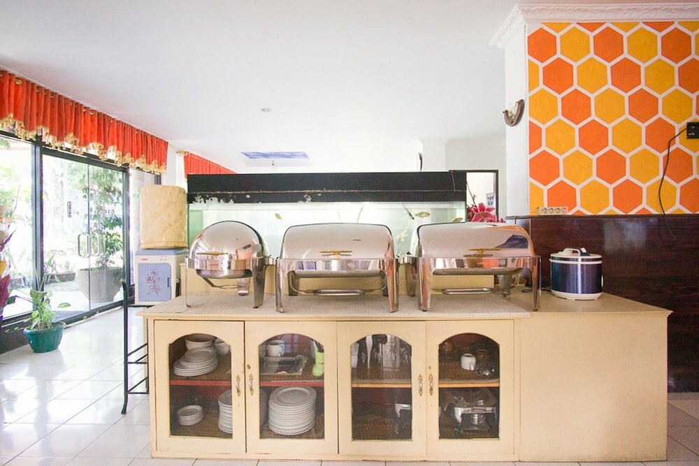 Фото RedDoorz Plus near Pelabuhan Bitung