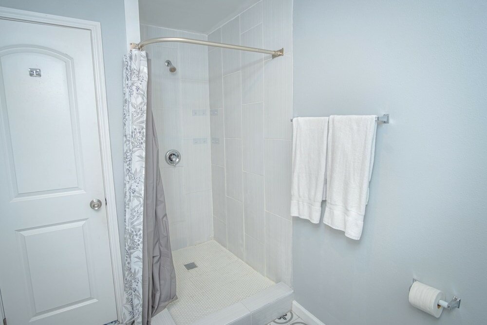 Фото Magnificent Large Home Near Downtown