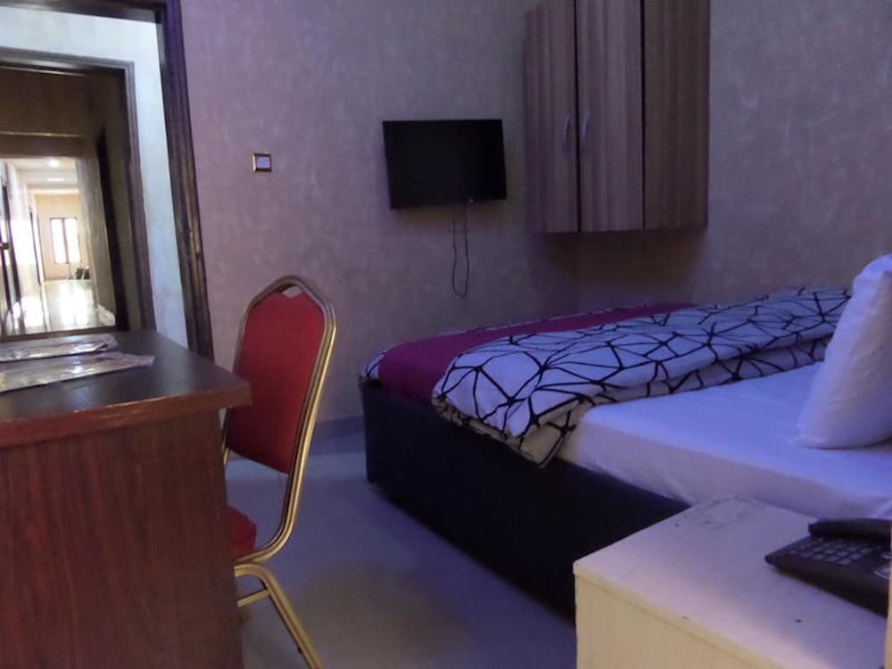 Фото White Court View Hotel