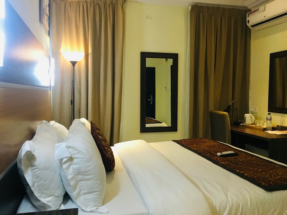 Фото Stoneside Hotel and Apartments