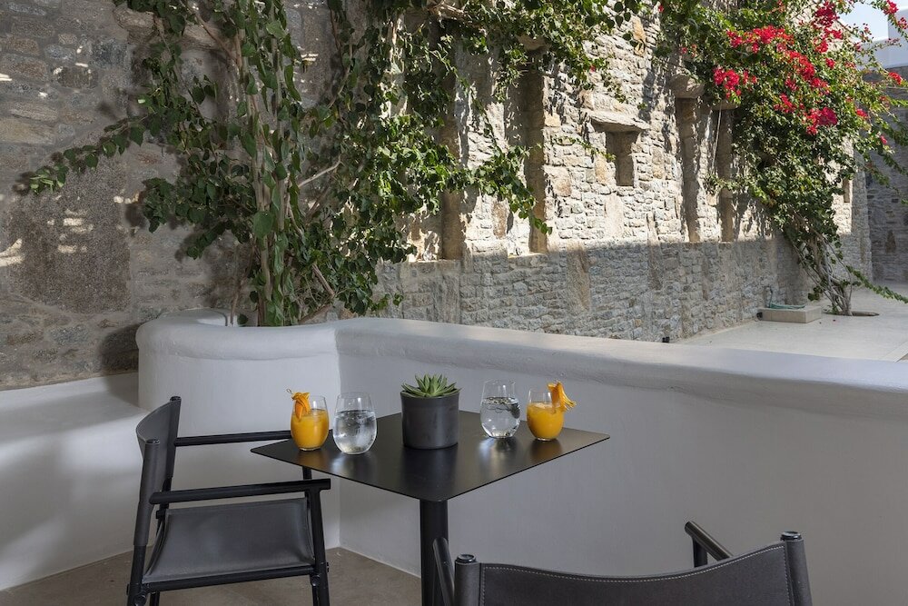 Фото Aeonic Suites and SPA