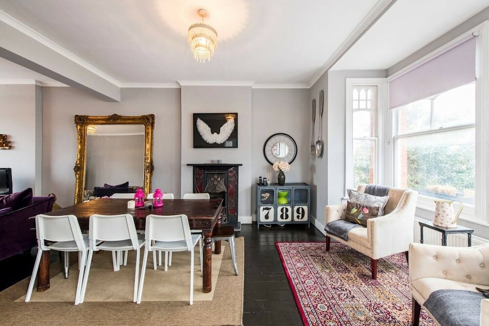Фото Bright, Stylish 3bed Flat in West Hampstead