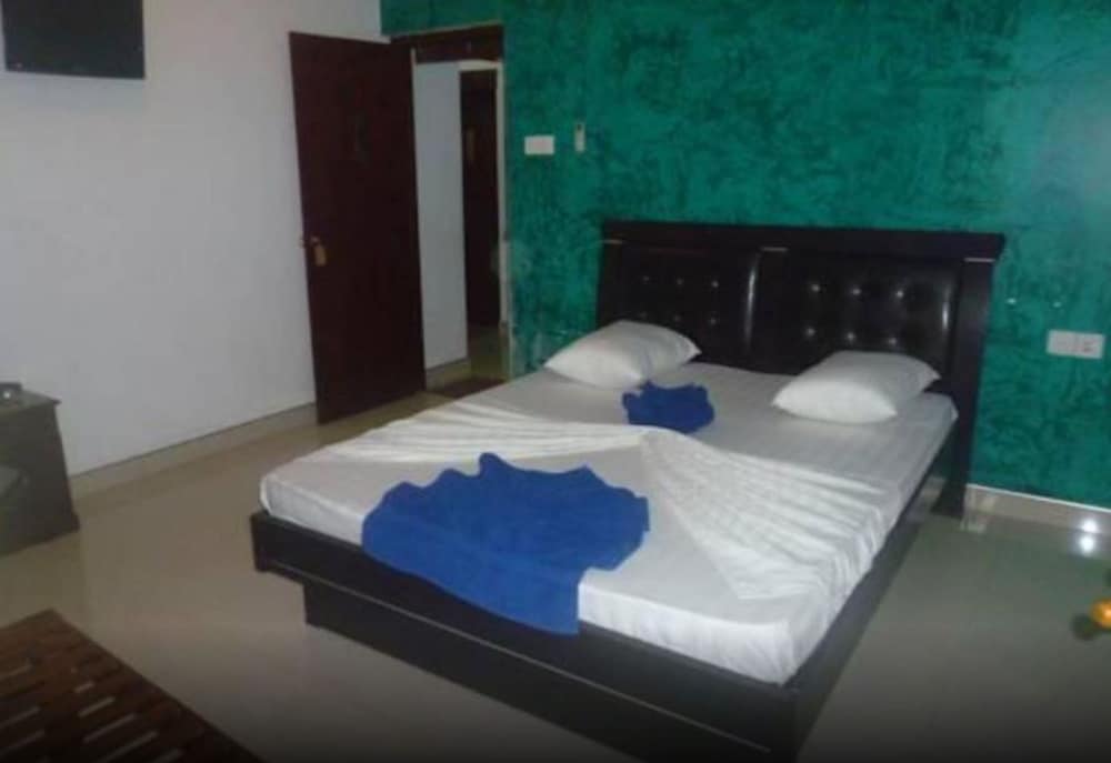 Фото Grand Crown Hotel