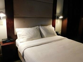 Фото The Ridge Hotel