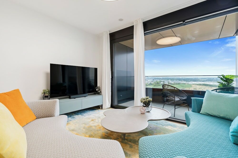 Фото Stylish Luxurious Apt w Pool & Gym Id214