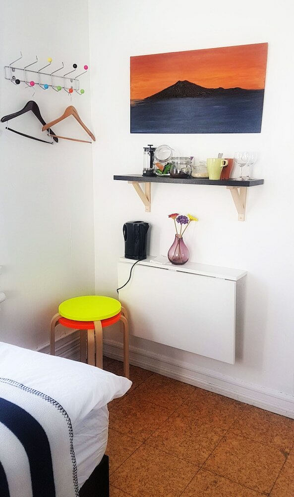 Фото Refurinn Reykjavik Guesthouse - Hostel