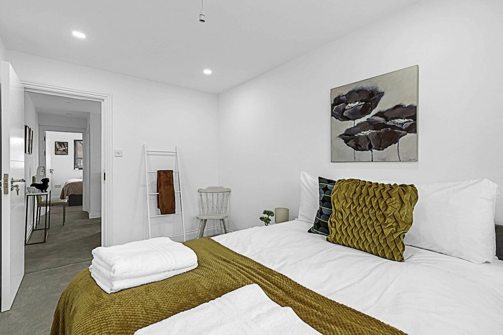 Фото Beautiful 3 Bed Abode in Hanwell