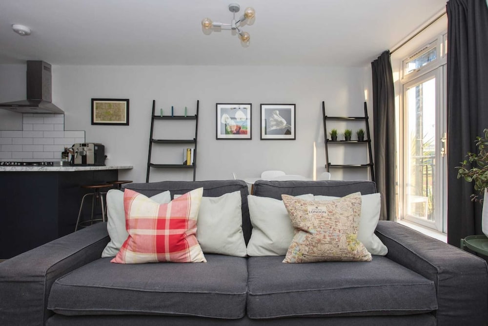 Фото Lovely 2 Bedroom Flat Near Whitechapel Station