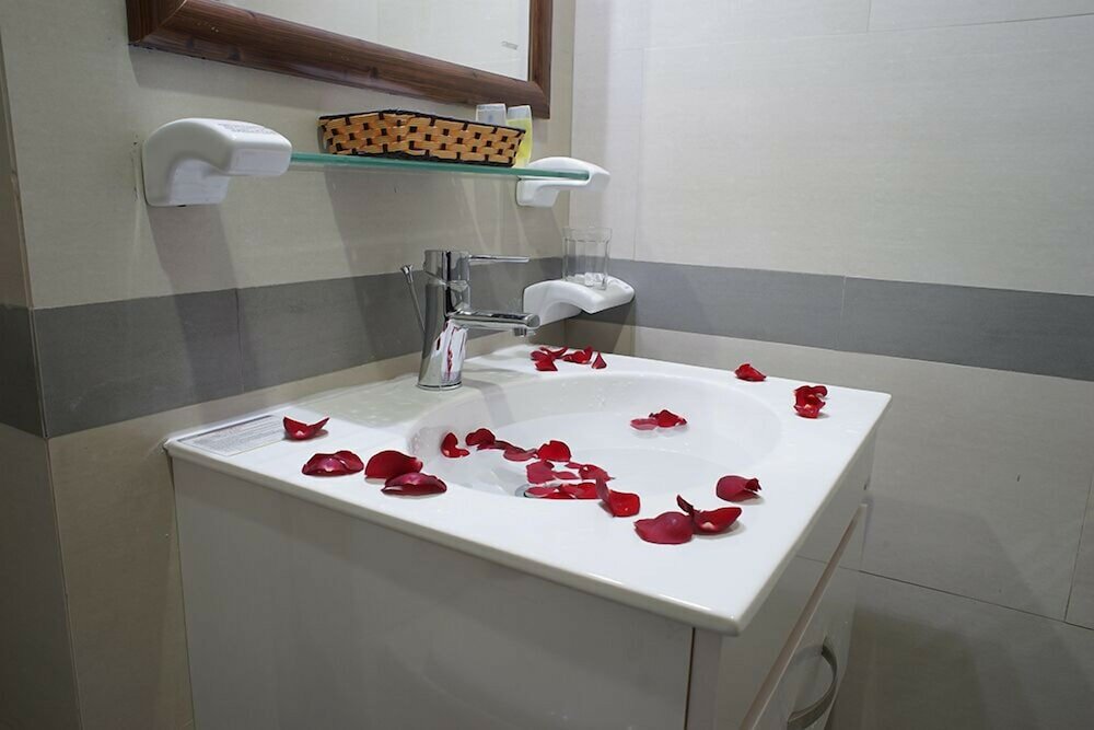 Фото Hanoi Blue Hotel - The Water Front