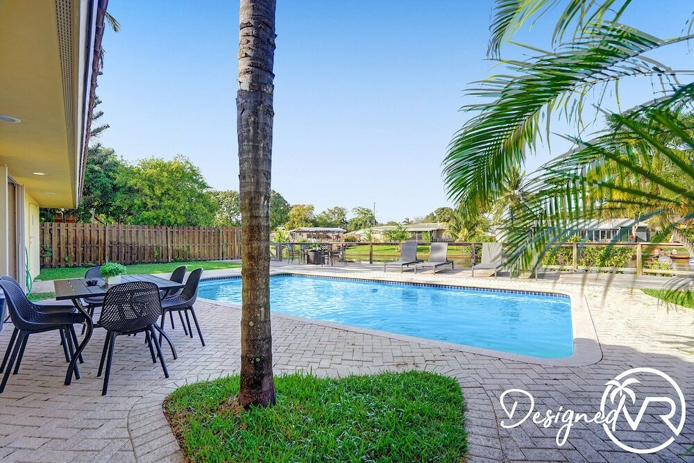 Фото Stunning Waterfront 3br with Heated Pool