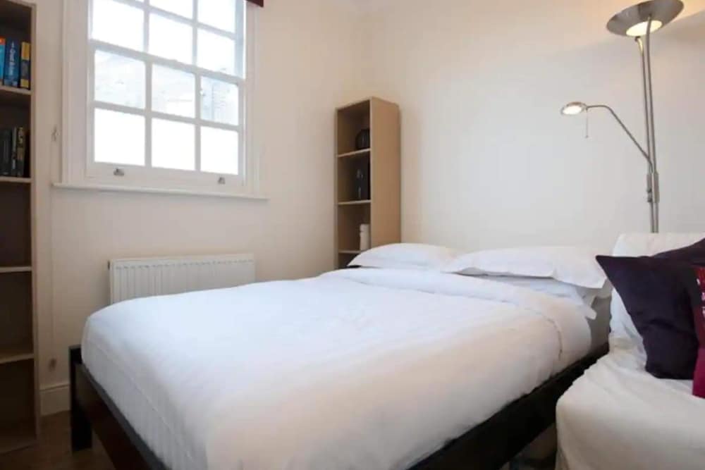 Фото Stylish 3 Bedroom Home With Garden Near Kings Cross