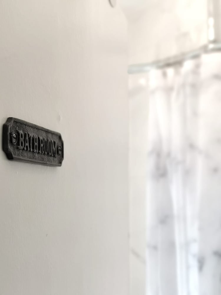 Фото Umbrella Properties Woolwich London