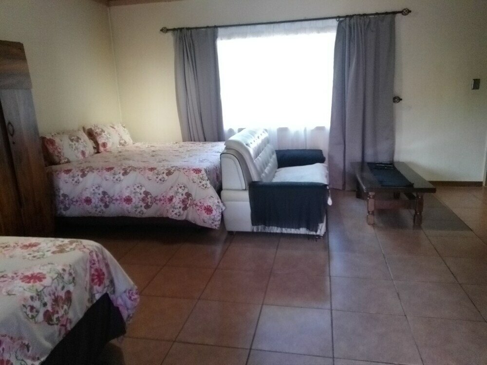 Фото Self Catering Studio Cottage