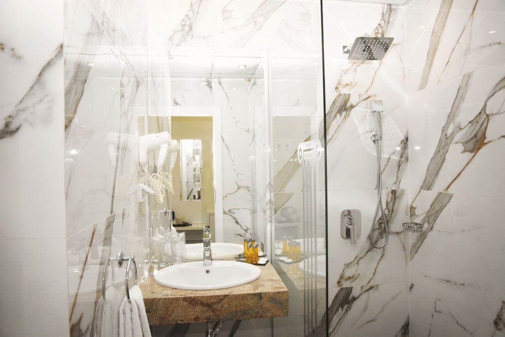 Фото Plovdiv City Center Hotel