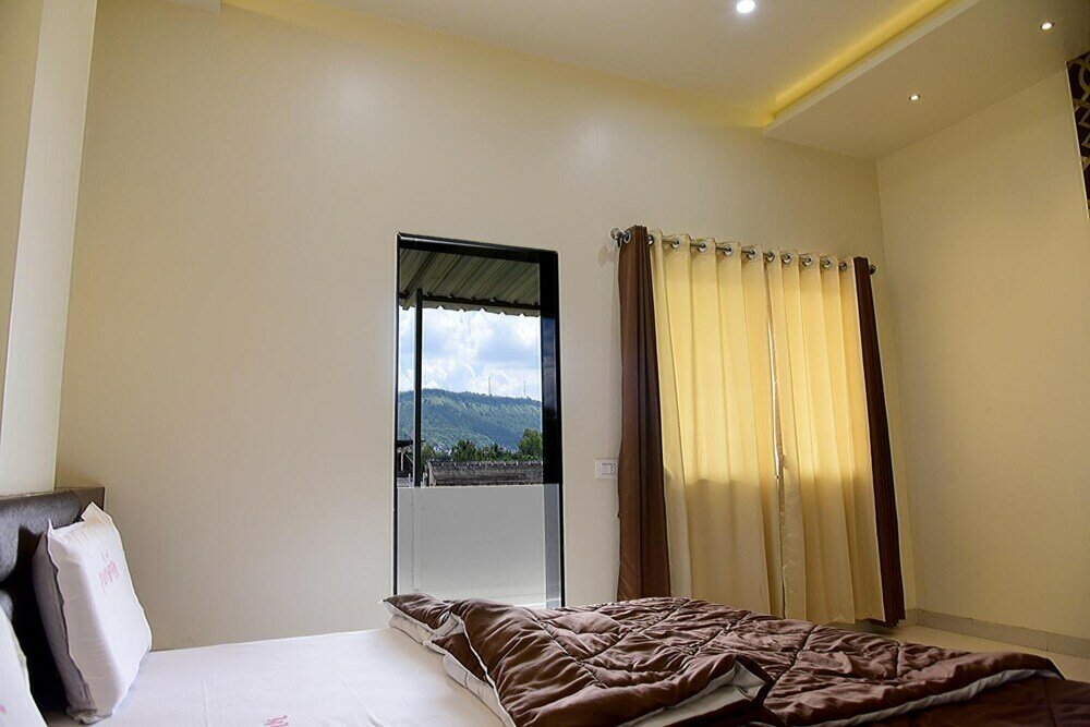 Фото Hotel Pushpak Satara
