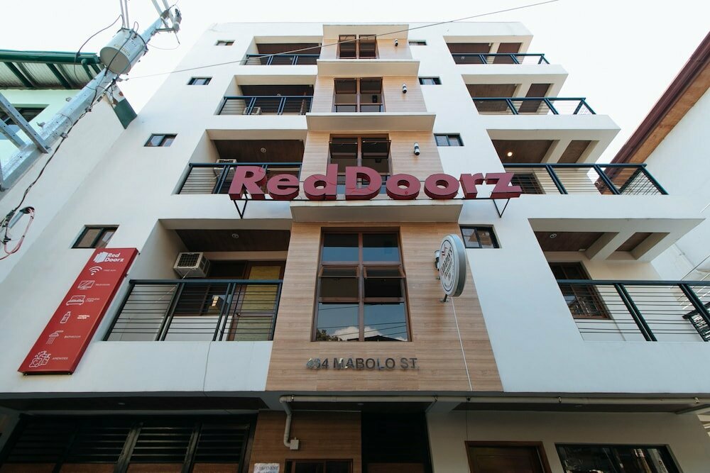 Hotel RedDoorz Plus near Bgc Mall, Earth, photo