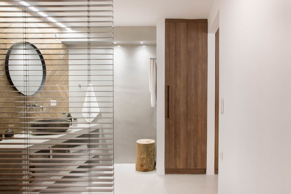 Фото Pebble Luxury Suite by the Sea