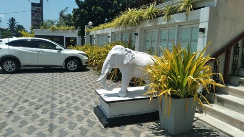 Гостиница Sea Breeze Hotel Ambalangoda