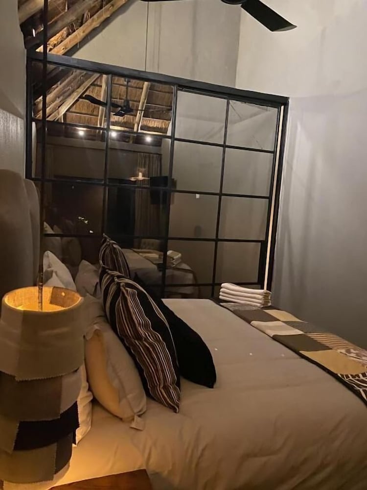 Фото Four20 Bespoke Hotel