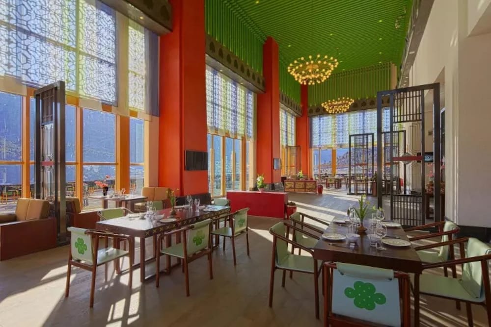 Фото Evergrande Hotel Nyingchi