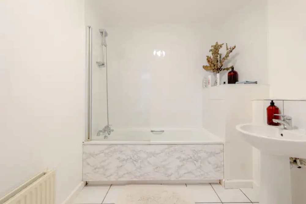 Фото Stunning & Chic 1 Bedroom Flat - Plaistow!