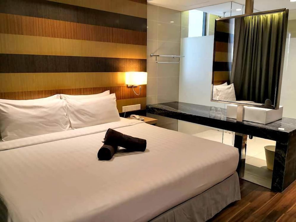 Фото D'majestic Place by Homes Asian 3