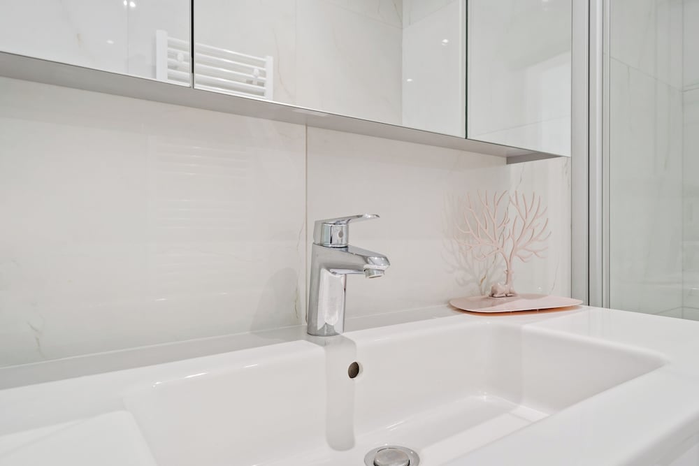 Фото Stylish Apt Bouneweg-Süd Book Now Id225