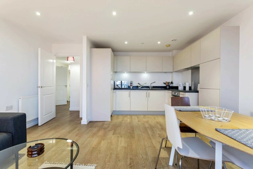 Фото Modern 1 Bedroom Apartment Near Canary Wharf With Balcony