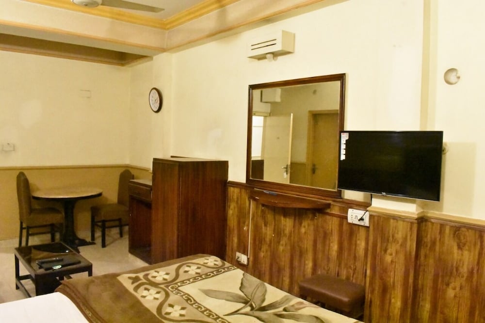 Фото Hotel Royal Gardens Jail Road