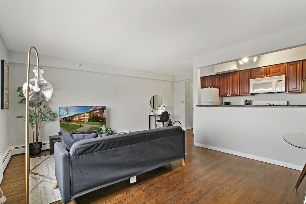 Фото Posh 1br Apartment in Arlington Heights