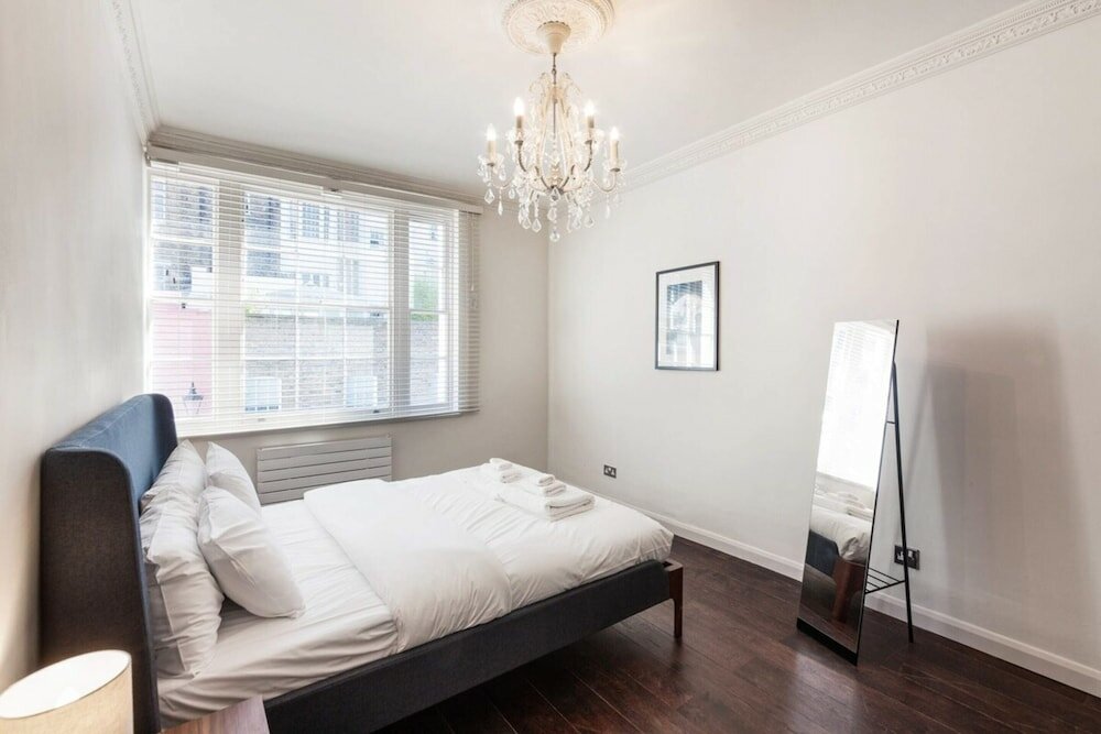 Фото Elegant, Airy 2 Bedroom Flat in Paddington