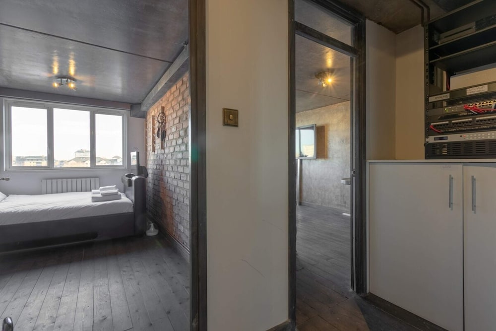 Фото Remarkable 1 Bedroom Flat near Regent's Park