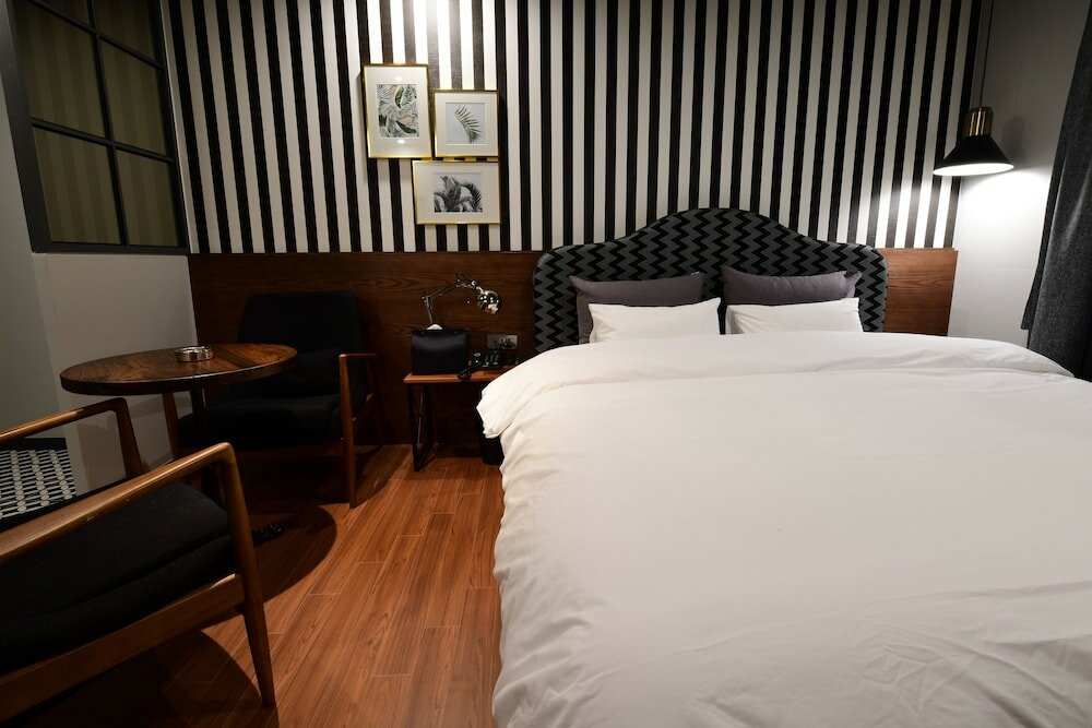 Фото Brown Dot Daeyeon