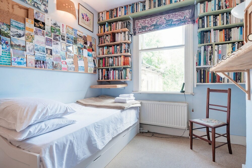 Фото Enchanting Hammersmith Home Close to Shepherds Bush by Underthedoormat