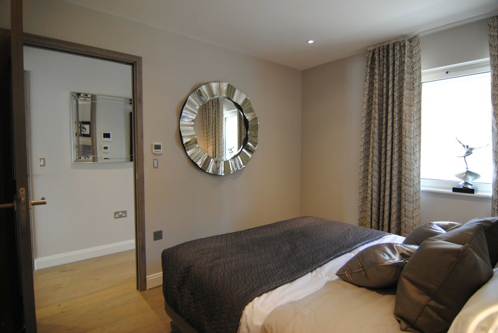 Фото Lux St James Apartment Central London with Wifi - by City Stay London