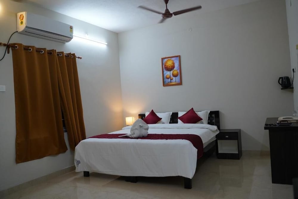 Фото Hotel Akshith Inn