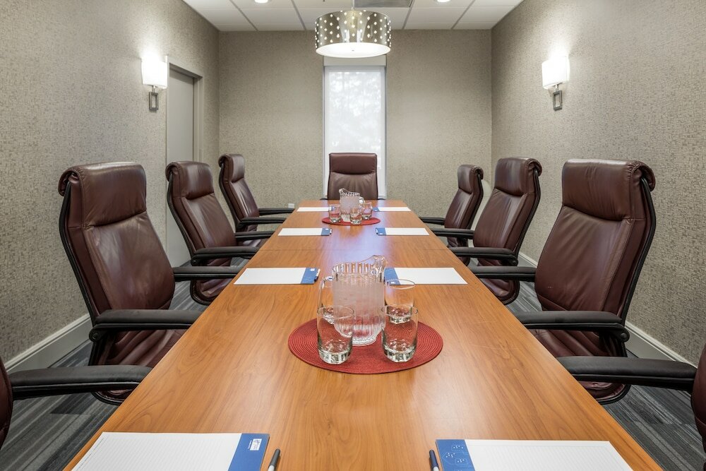 Фото Holiday Inn Express Atlanta Airport - College Park, an Ihg Hotel