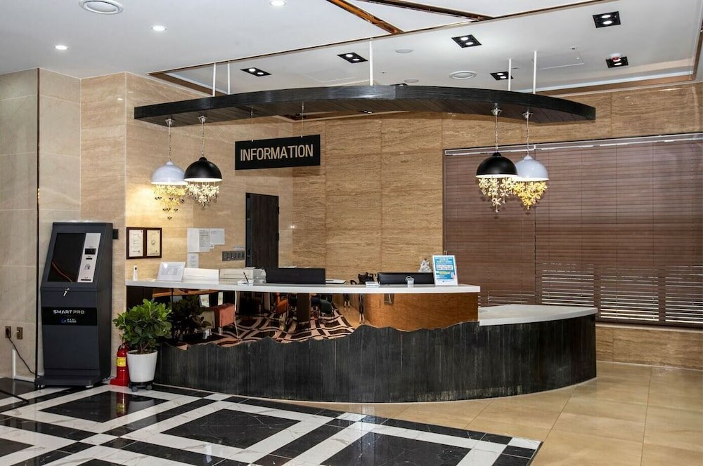 Фото GriffinBay Hotel