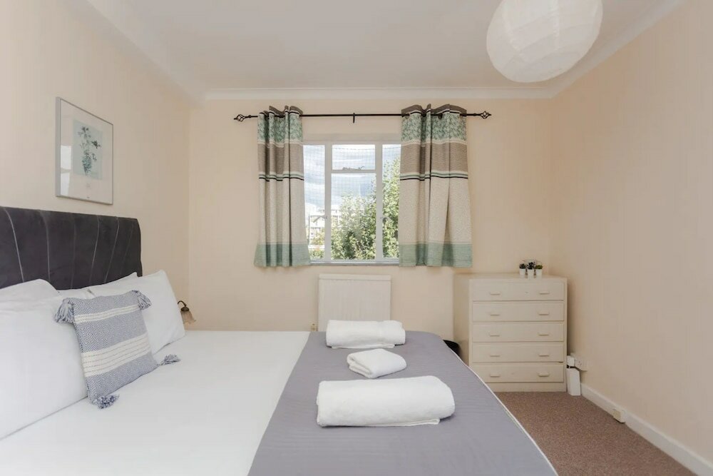 Фото Spacious 2 Bedroom Apartment Near Hampstead Heath