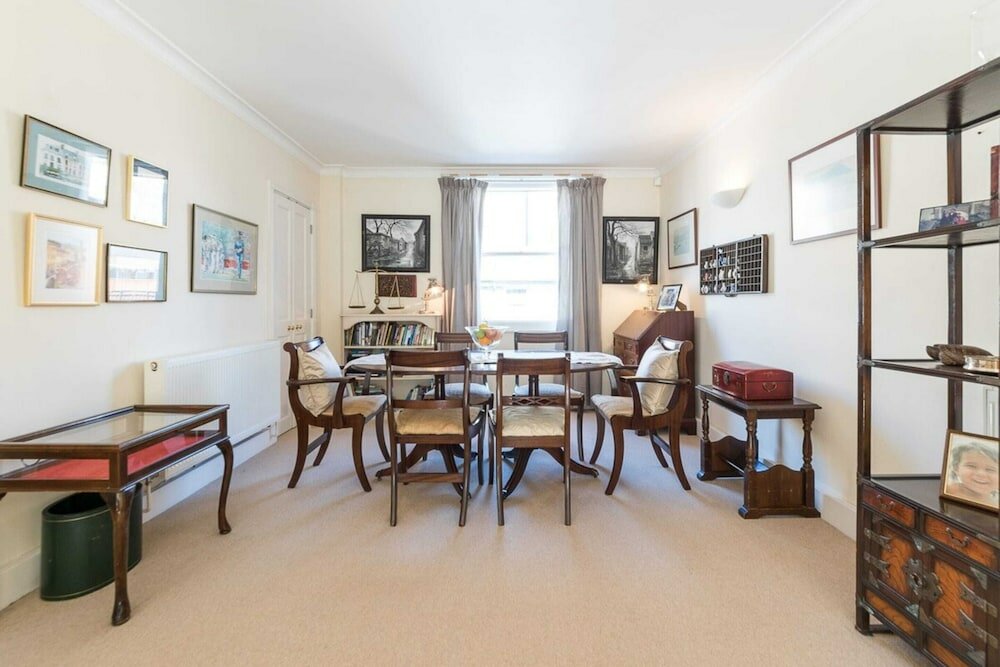 Фото Elegant 3 Bedroom Home Located in South Kensington