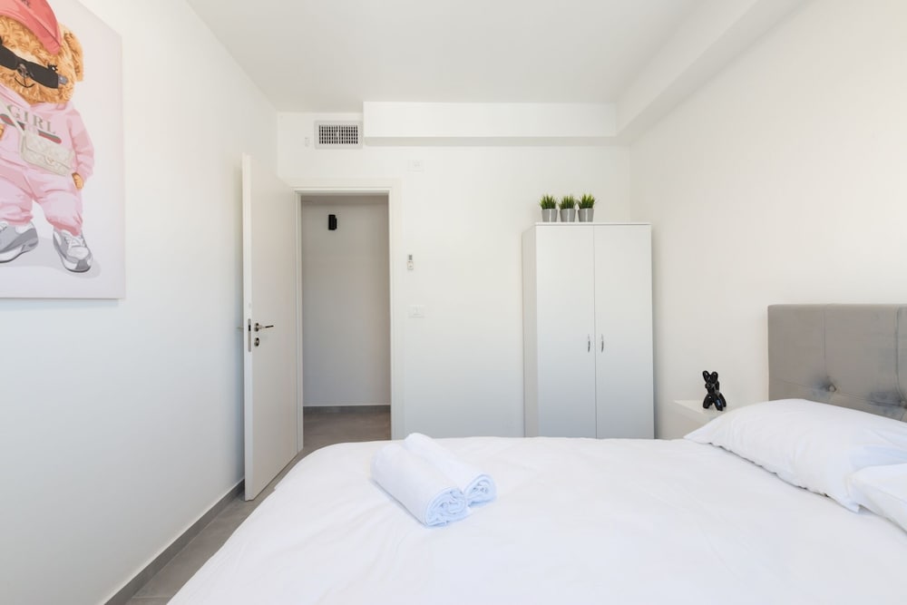 Фото Luxury Apt 3 Br New Tower Parking