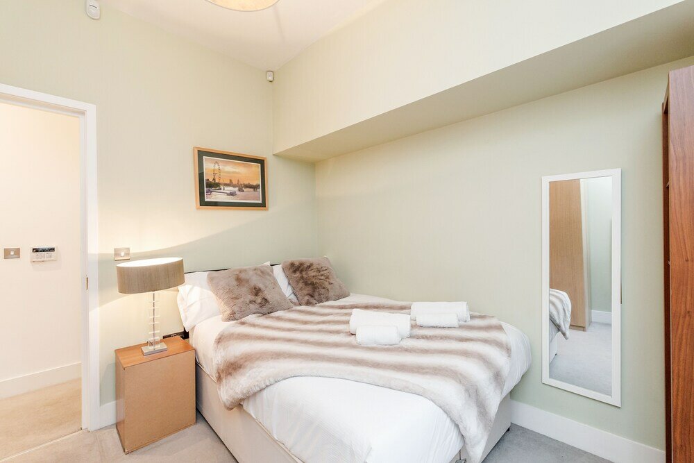 Фото Stylish 3 Bed 3 bath in Kens High St