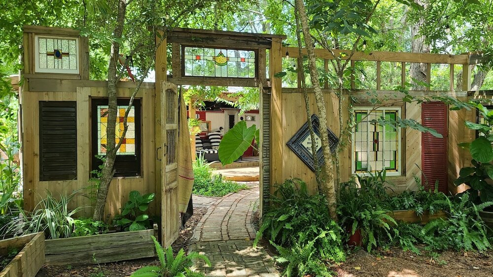 Фото Cedar Oaks Inn The Bath House