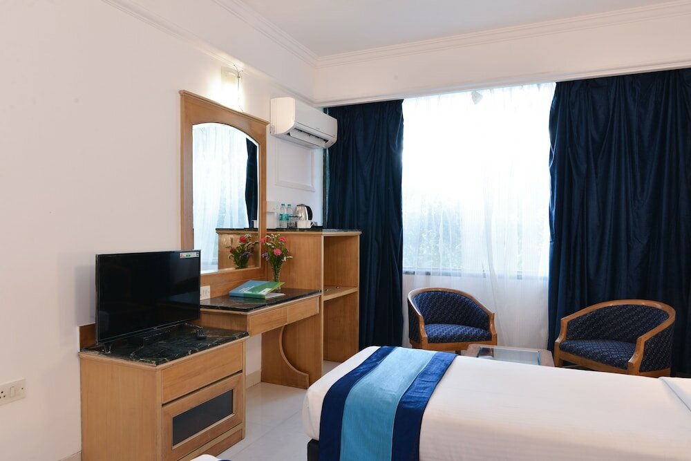 Фото Hotel Mint Salisbury Park