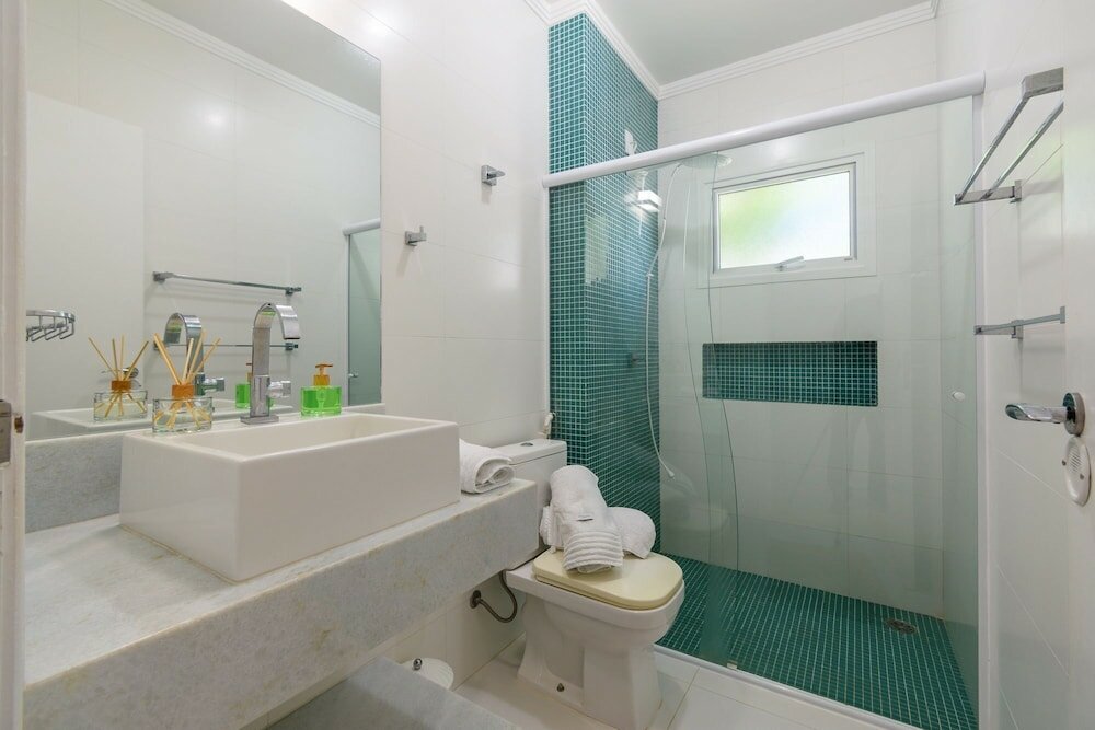 Фото Magnífica Mansão à 50m da praia de Barequeçaba para até 18 pessoas