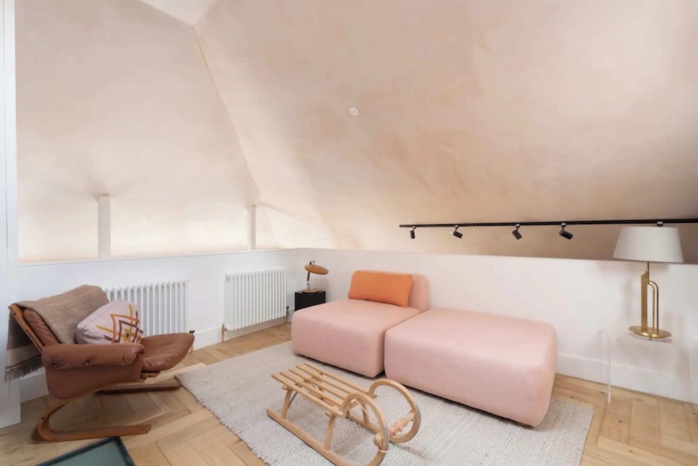 Фото Rustic & Spacious 2bd Flat Near White City