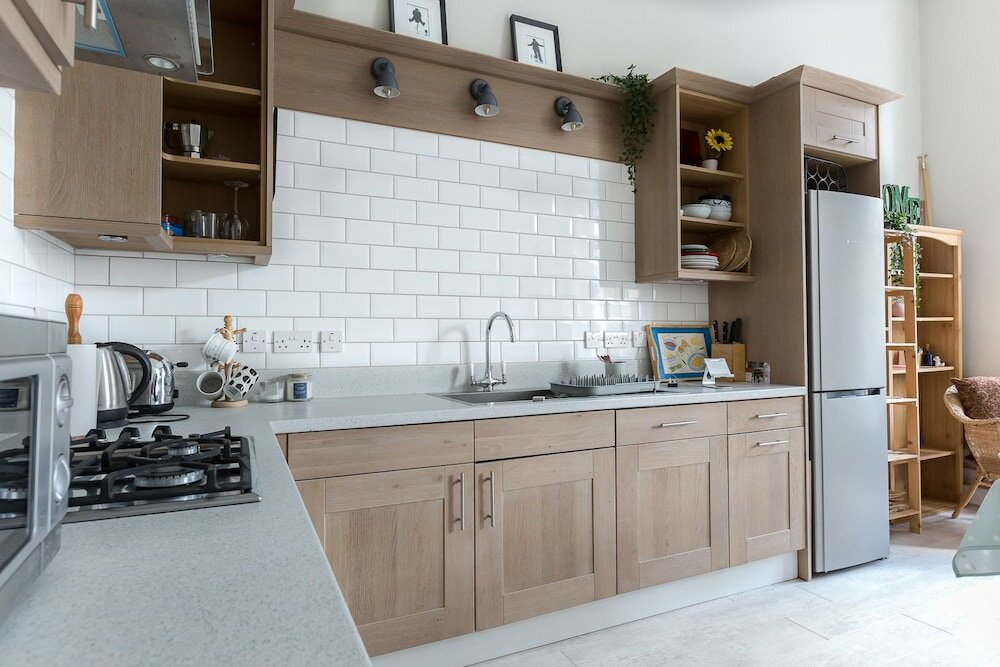 Фото Bright Two Br Period Apartment in Whitechapel