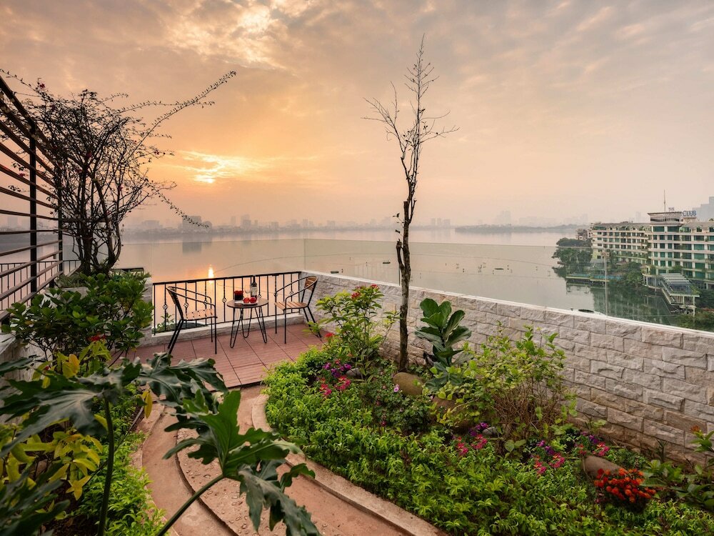 Фото MoonLight Tay Ho